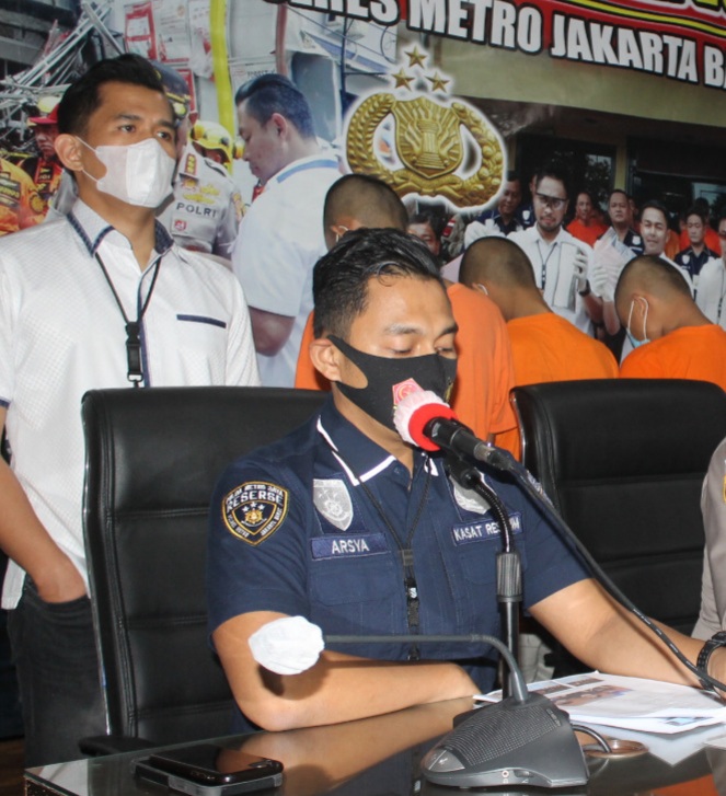 Ungkap Prostitusi Live Show, Segini Omzet Pelaku 1 20200811 213506