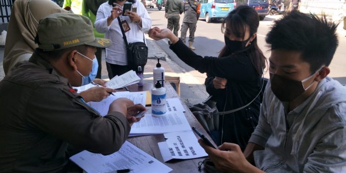 Gelar Tertib Masker, Satpol PP Kecamatan Grogol Petamburan Tindak 35 Pelanggar