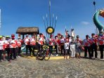 Seru! Kapolres Palpis Dan Ketua Bhayangkari, Membagikan Sembako Sambil Gowes