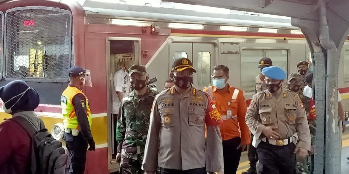 Pantang Kendor, Tiga Pilar Jakbar Terus Berikan Himbuan Protokol Kesehatan Kepada Warga