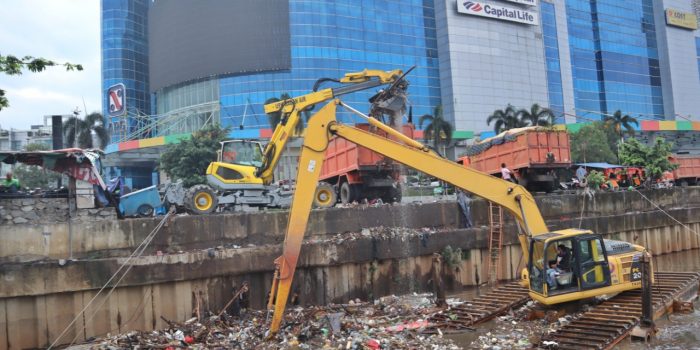 UPK Badan Air Jakbar Angkut 148,8 Ton Sampah