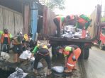 Antisipasi Banjir, Kecamatan Penjaringan Kolaborasi Lakukan “Gerebek” Lumpur di Kamal Raya