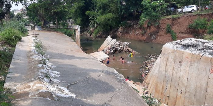 Amblas Sejak Bulan Februari, Jalan Inspeksi Belum Diperbaiki