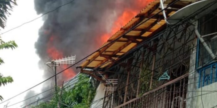 Rumah Kost di Tambora Ludes Terbakar, Api Diduga Dari Konsleting Listrik