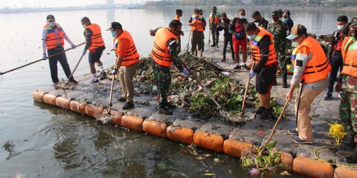 Tingkatkan Kapasitas Daya Tampung Air di Musim Penghujan, Gerebek Lumpur Digelar di Waduk Pluit