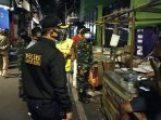 Polsek Johar Baru Gelar Patroli Jalan Kaki dan Periksa Lokasi Penyimpanan Sajam