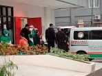 Tolak Disatukan Dengan Pasien Covid, Keluarga Kerahkan Ormas ke RSUD Cengkareng