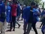 Ricuh..! Demo Tolak RUU Ciptaker di Jababeka Mahasiswa Dikabarkan Luka-luka