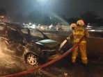 Mobil Grand Livina Terbakar Di Tol Dalam Kota Fly Over Tanjung Barat