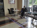 Peduli Penyandang Disabilitas, Kejari Jaksel Fasilitasi Kursi Roda, Ruang Tunggu Serta Buku SOP Huruf Braille