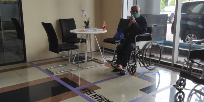Peduli Penyandang Disabilitas, Kejari Jaksel Fasilitasi Kursi Roda, Ruang Tunggu Serta Buku SOP Huruf Braille