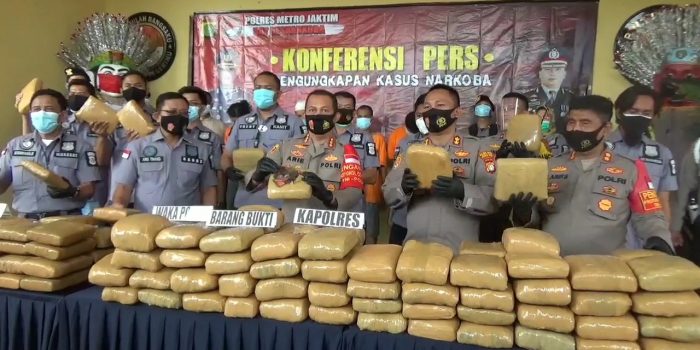 Polrestro Jaktim Gagalkan Peredaran 159 Kg Ganja