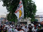 Massa Partisipan Habib Rizieq Shihab Berdzikir Menunggu Kedatangannya Ke Markas FPI, Petamburan