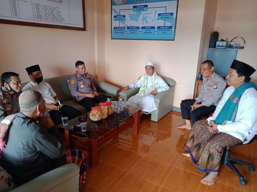 Kunjungi Pondok Pesantren Nurul Iksan, Ini Pesan Kapolsek Cisauk 1 IMG 20201113 WA0064