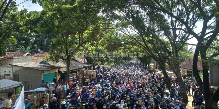 Tuntut Kenaikan UMK 2021, Belasan Ribu Buruh di Cianjur Unjuk Rasa