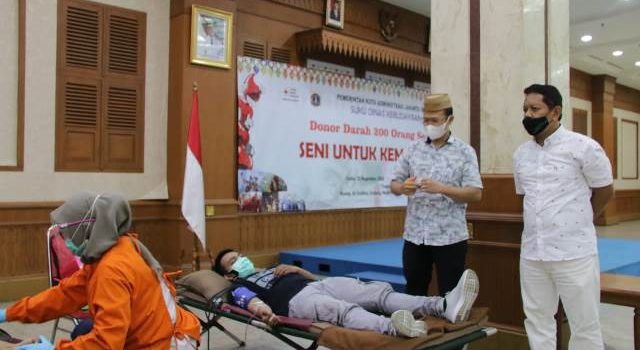 Kompak, PMI DKI Jakarta dan 200 Pekerja Seni Jakarta Barat Mendonor Darah