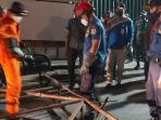 Antisipasi Kecelakaan, Dua Tiang Reklame Keropos Ditertibkan