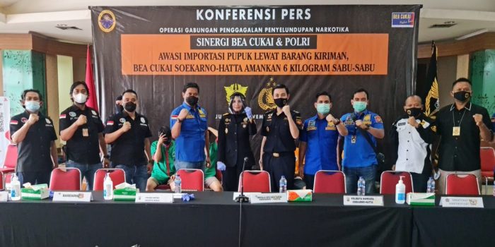 Petugas Bea Cukai Gagalkan Penyelundupan 3 Paket dari Malaysia yang Diduga Narkotika Jenis Sabu