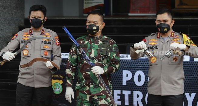 Memanas, Polisi Tembak 6 Pendukung Habib Rizieq