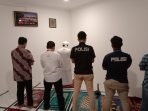 Rehat Pemeriksaan, Polisi Ajak Rizieq Tunaikan Salat Maghrib Berjamaah