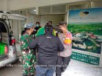Kapolres dan Dandim Jakbar Angkat Jenazah Pimpinan Pesantren Assidiqiyah