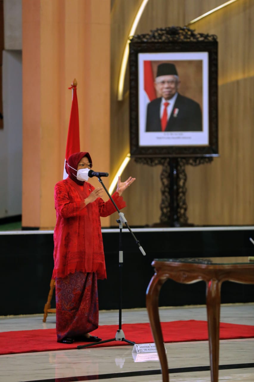 Mensos Tri Rismaharini: Berikan Bantuan Ke Masyarakat Jangan Salah