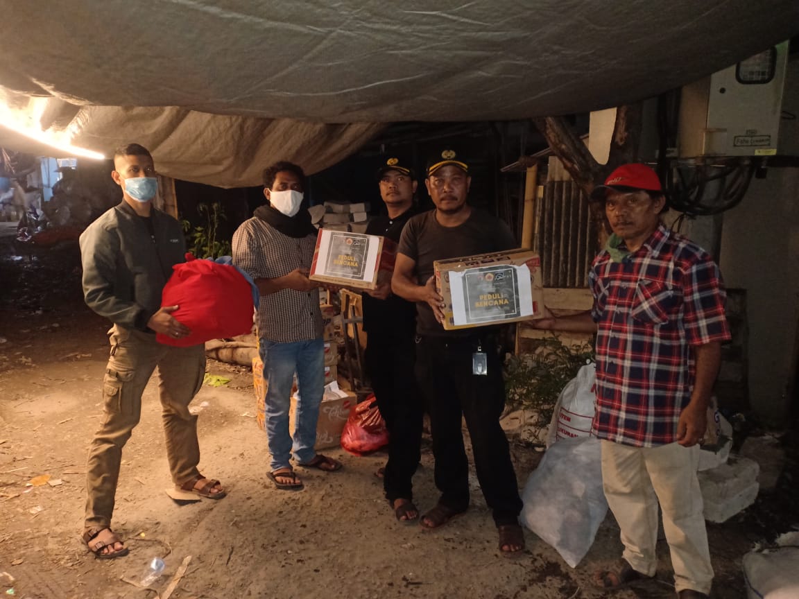 Penyerahan Penggalangan Dana Bantu Korban Kebakaran, Anak-Anak Muda Ini Patut Di Tiru