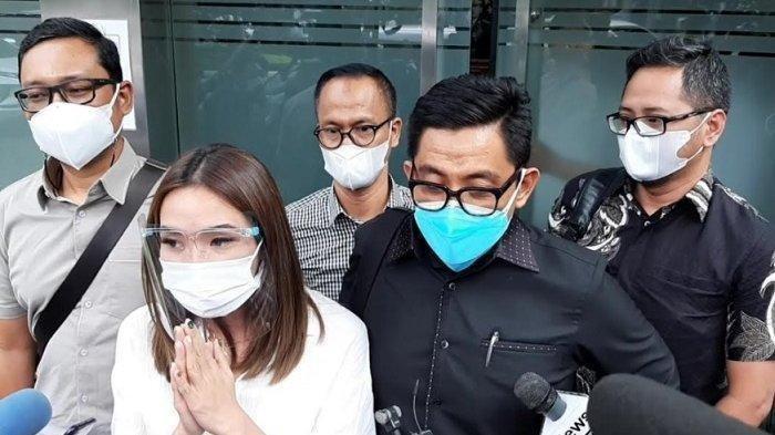 gisella anastasia alias gisel didampingi pengacaranya 00