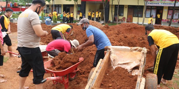 antisipasi Covid-19, Polres Bandara Soetta Kerja Bakti Massal