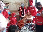 PMI Jakbar Berikan Bantuan Kursi Roda Bagi Warga Tak Mampu
