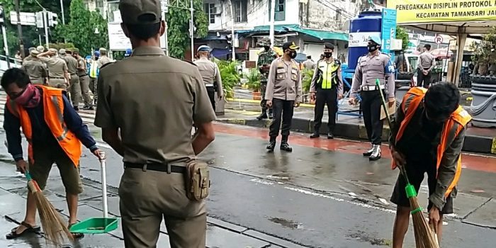 Ops Tibmask, Tiga Pilar Jaring 22 Pelanggar Prokes di Tamansari Jakbar
