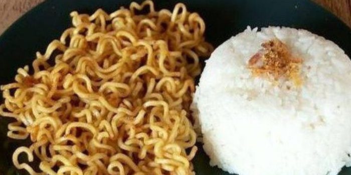 Ilustrasi Mie Dengan Nasi