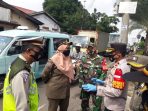 Di Wilayah Jakarta Barat, Polsek Kembangan dan Pangdam Jaya Laksanakan Giat Pendisiplinan Masker