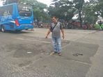 Jalan Berlubang Diterminal Kalideres, Warga Pengguna Jalan berharap Diperbaiki