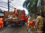 Pasca Banjir, Sudin LH dan PPSU Lakukan Pengangkutan Sampah