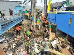 300 TON Sampah Dihasilkan Dari Sisa Banjir Di Tangerang