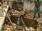 Paska Banjir, Koramil 05/Cpt Dan 3 Pilar Karbak Bersihkan Kali Ciputat
