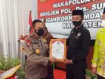 Kunjungan Kerja Wakapolda Kalteng ke Polres Pulang Pisau, Berikan Penghargaan kepada Para Tokoh