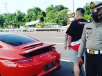Pengendara Mobil Mewah Ditilang Kasat PJR, Meski Sedang Dikawal Dishub