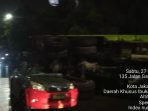 Truk Tanah Diduga Terjun dari Fly Over dan Menimpa Mobil TNI Hingga Ringsek