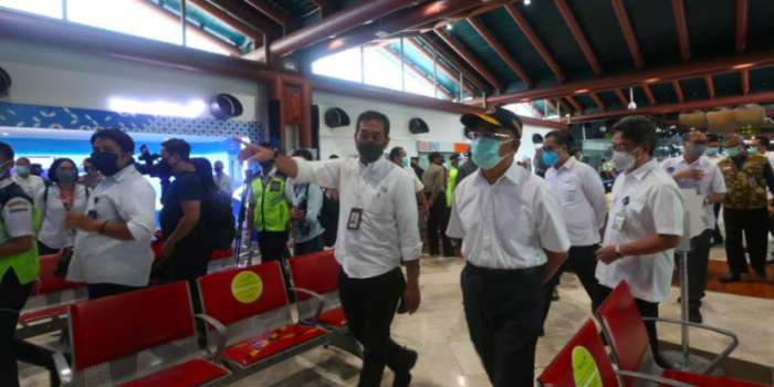 menko pmk muhadjir effendy saat sidak ke bandara soekarno hatta foto humas pmk 85