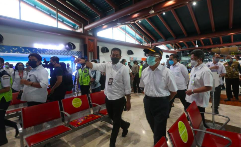 menko pmk muhadjir effendy saat sidak ke bandara soekarno hatta foto humas pmk 85