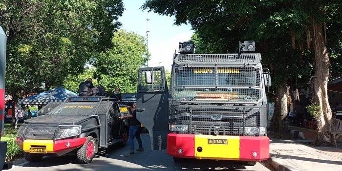 water canon baracuda disiagakan amankan sidang habib rizieq di pn jaktim foto sachrildetikcom