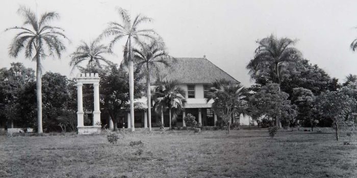 COLLECTIE TROPENMUSEUM Het landhuis Tjenkarang gebouwd in 1760 door Michiel Romp TMnr 60014596