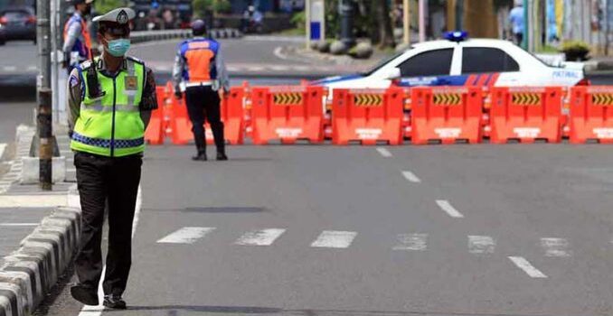 korlantas polri titik penyekatan larangan mudik 678x381 1