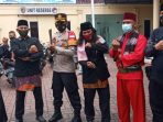 Selain Swab Gratis, Warga Kembangan Dihibur Kesenian Palang Pintu
