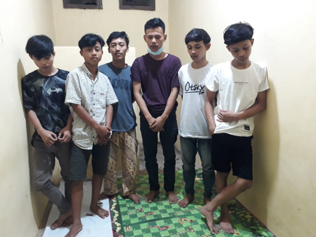 Sebanyak 6 Pelaku Pengeroyokan Diamanakan Polsek Sumur 1 IMG 20210526 WA0056