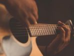 Lirik lagu “Haruskah Aku Mati” yang Dibawakan Arif, Kini Tengah Viral di Sebuah Aplikasi Tiktok.