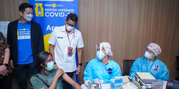 Tiket.com Hadirkan Sentra Vaksinasi Perdana Bagi Peserta Usia 18 Tahun ke Atas di DKI Jakarta