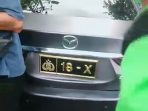 Diduga Ugal-ugalan, Pengemudi Mobil Dinas Kepolisian Nabrak Pengendara Motor
